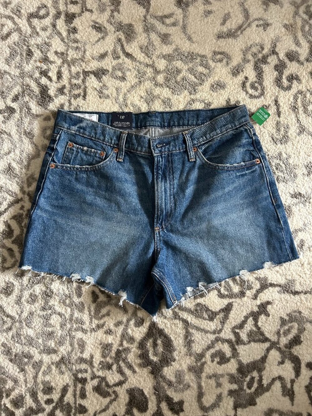 NWT GAP 4" High Rise Stride Shorts